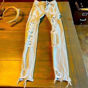 American eagle light washed ripped jeans